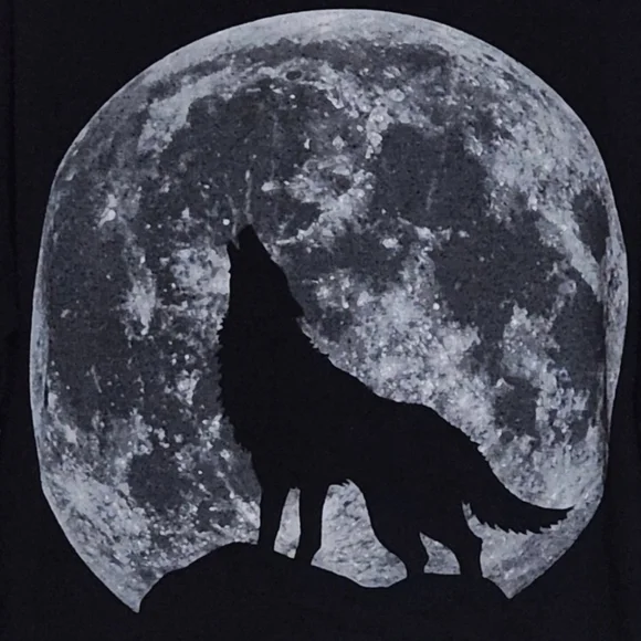 Wolf & Moon Top - Picture 2 of 4